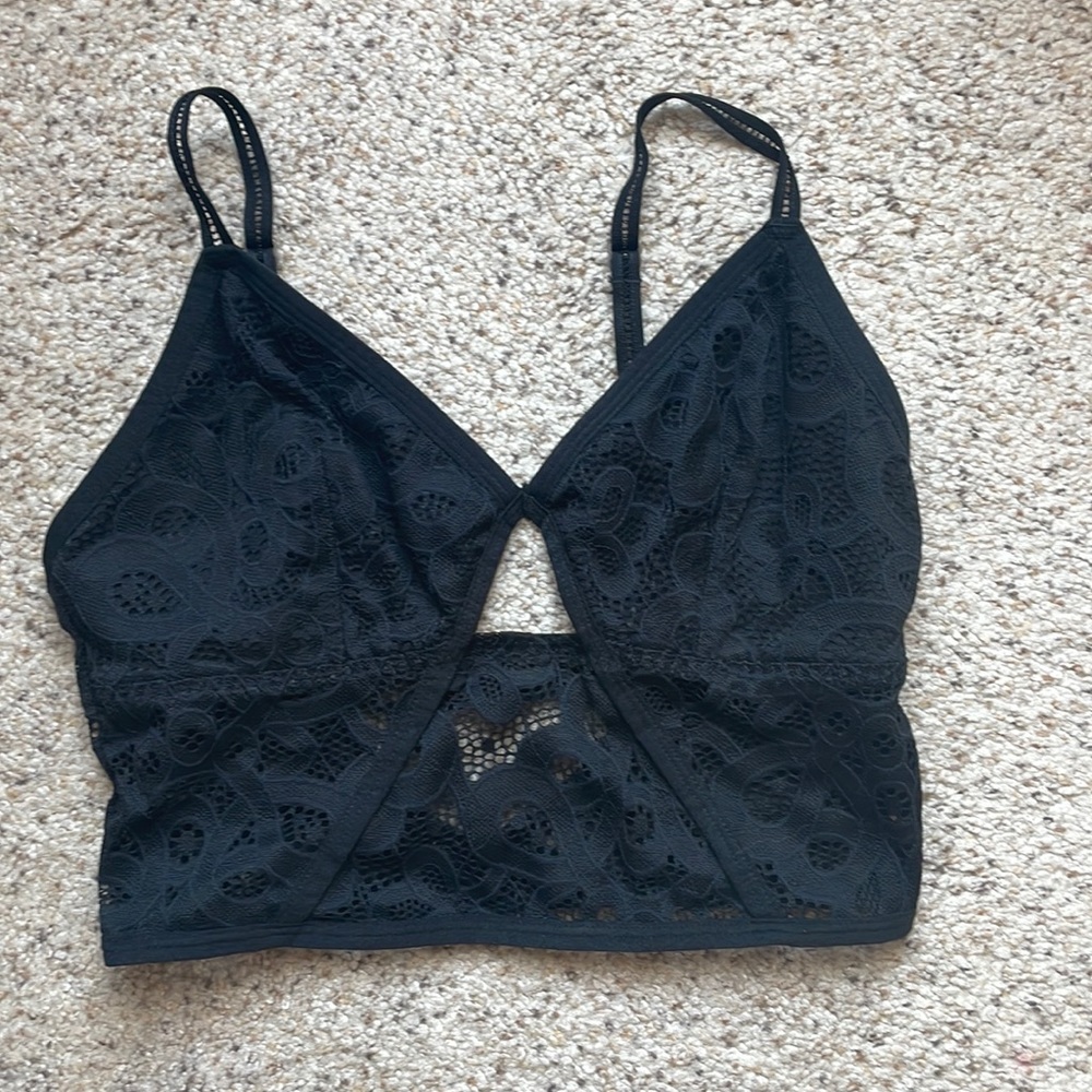 Black lace crop top w/cutout